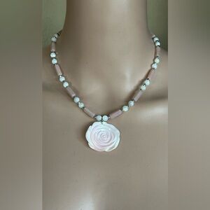 18 inch Mother of Pearl Choker and Pink Conch Shell bead necklace NWOT